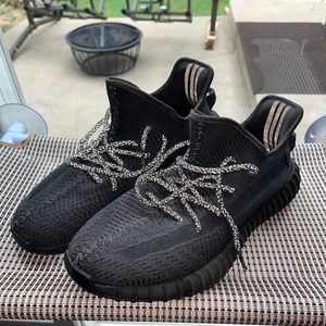 Yeezy Black Non-reflective Size 11US ( Wore them a couple times)